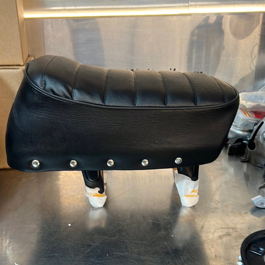 Z50 seat with buttons